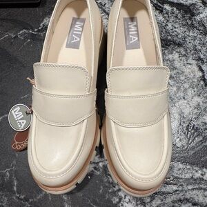 MIA Women's Cream Loafers